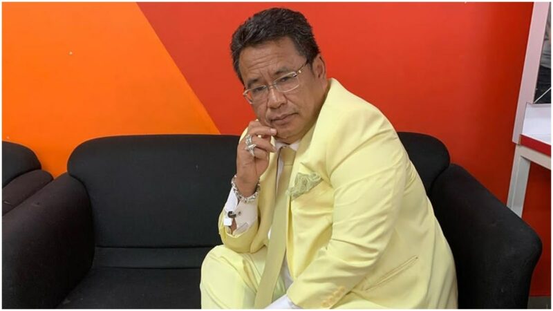 Berita terkini: Hotman Paris disebut oleh netizen memiliki sikap toleransi yang luar biasa usai memposting video adzan di Instagramnya.