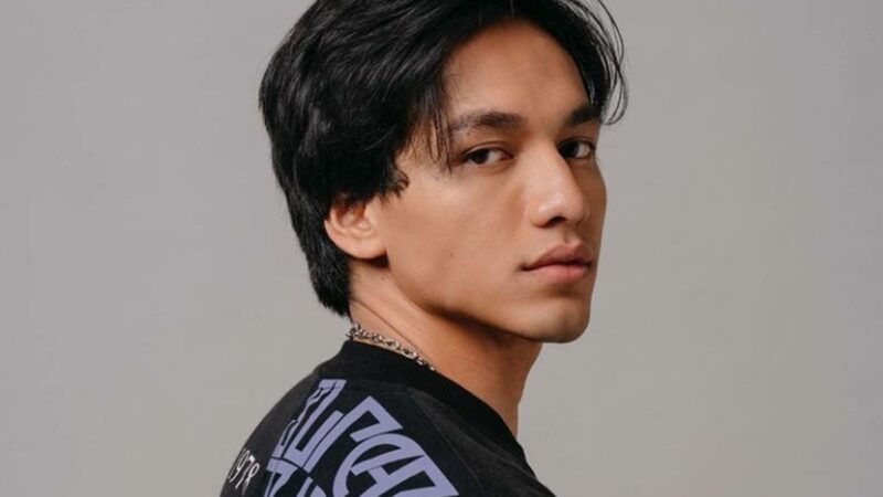 Berita Artis: Jefri Nichol bikin fans heboh sekaligus sakit hati gara-gara memposting foto dirinya ciuman mesra dengan seorang wanita.