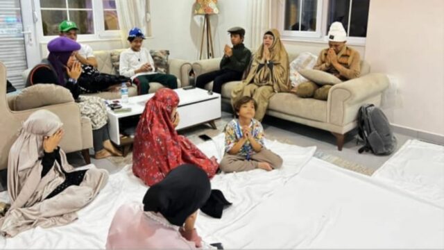 Berita Artis: Untuk persiapan Aurel Melahirkan, keluarga Halilintar ikut mendoakan Aurel Hermansyah dengan membacakan Yasin dan Doa Khusus.