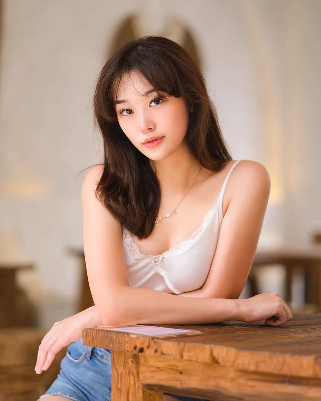 Livy Renata "Persembahkan" Foto Seksi Saat 1 Juta Followers 2 Livy Renata