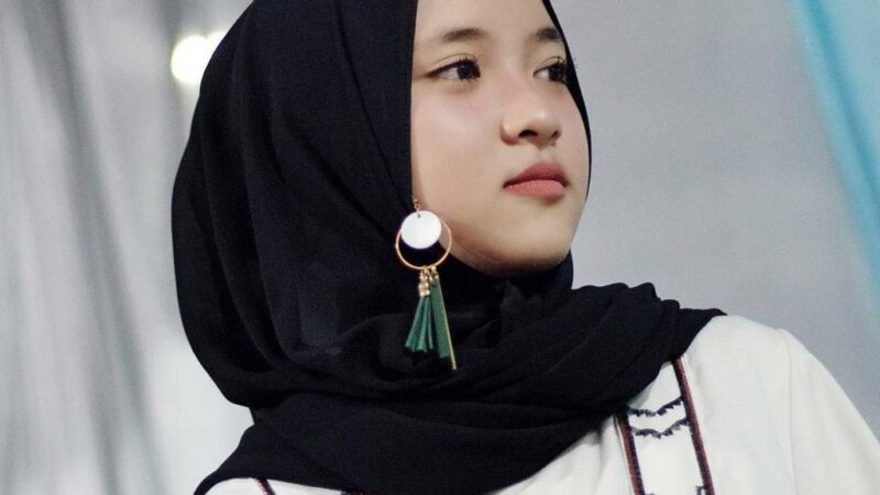 Berita artis, selebriti, dan hot gosip artis terbaru hari ini: Sulis kembali ke panggung music religi tanah air, Nissa Sabyan disuruh  minggir.