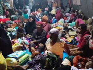 yangmengguncang Pasbar Sumbar menyebabkan ribuan warga terpaksa mengungsi. Mereka butuh bantuan tikar, selimut dan bantal