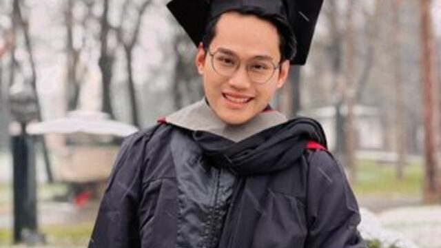 Berita artis: Rudy Salim membongkar kebohongan affiliater binomo Indra Kenz pura-pura beli mobil mewah demi konten.