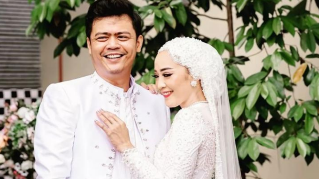 Berita artis, selebriti, dan hot gosip artis terbaru hari ini: Inna Kamarie menikah lagi dengan pria bernama Bonie Ario, Jum’at (21/1).