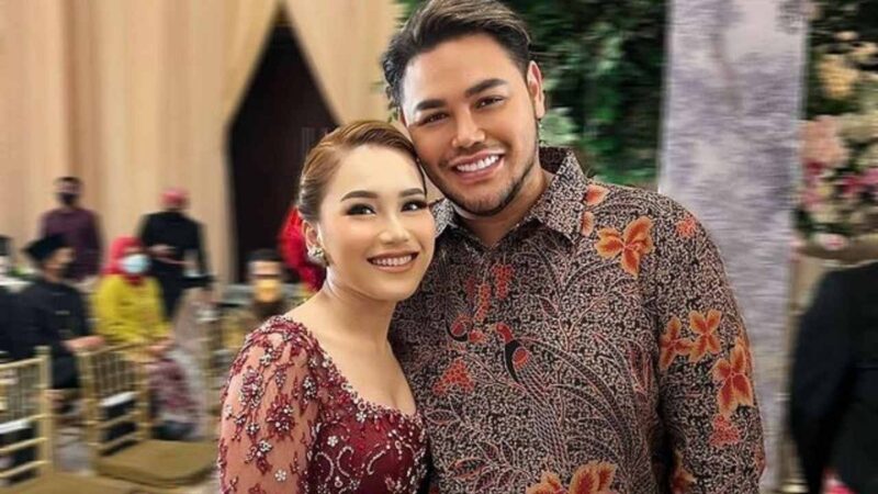 Berita artis: Ada kabar yang berhembus dari kalangan sahabat kalau Ivan Gunawan dan Ayu Ting Ting akan segera melangsungkan pernikahan, benarkah?