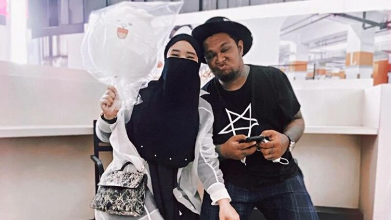 Cekricek.id, Berita Artis dan Berita Seleb - Kasus rumah tangga antara Inara Rusli dan Virgoun kini makin terus memanas, diserang mertua