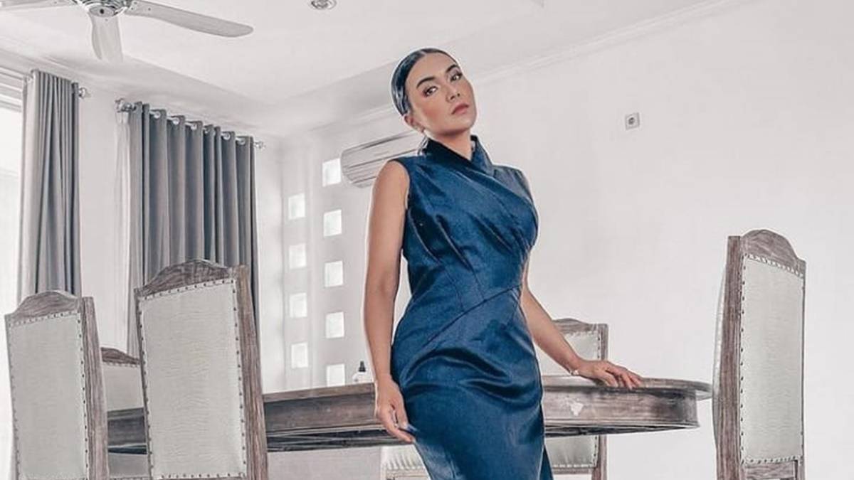 Berita artis, selebriti, dan gosip terbaru hari ini: Masa sulit Denada, sisa saldo rekening hanya Rp 200.000 saat anaknya butuh biaya berobat.