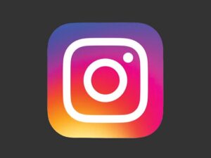 erita artis, selebriti, dan hot gosip artis terbaru hari ini: Christiano Ronaldo jadi orang pertama yang memiliki 400 pengikut di Instagram