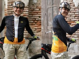 Berita terkini, terbaru, dan berita pilihan hari ini: Gubernur Ganjar Pranowo alami kecelakaan saat bersepeda, ia dilarikan ke rumah sakit