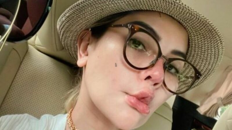 Berita artis : Nikita Mirzani berangkat ke Eropa , netizen sebut ia jual sebuah mobil demi bisa pergi jalan-jalan ke Eropa.