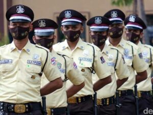 Berita terkini, terbaru, dan berita pilihan hari ini: Seragam baru satpam yang diperkenalkan dinilai mirip seragam Polisi India oleh netizen.