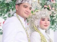 Berita artis : Susi Latifah, istri dari mantan suami Mawar AFI curhat di sosmed, tak terima dicaco netizen sebagai pelakor.