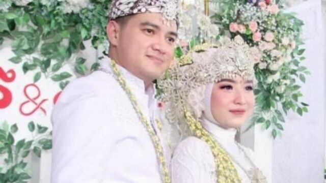 Berita artis : Susi Latifah, istri dari mantan suami Mawar AFI curhat di sosmed, tak terima dicaco netizen sebagai pelakor.