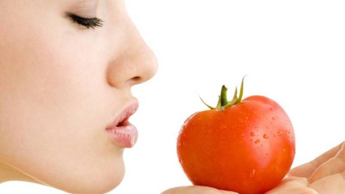 Selain Melembabkan Kulit, Ini Dia Manfaat Tomat Untuk Wajah 8 Lampiran Gambar