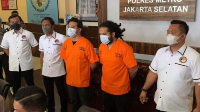 Berita artis: Gitaris Geisha, Roby Satria terancam hukuman penjara hingga 12 tahun karena dugaan penyalahgunaan narkoba jenis ganja