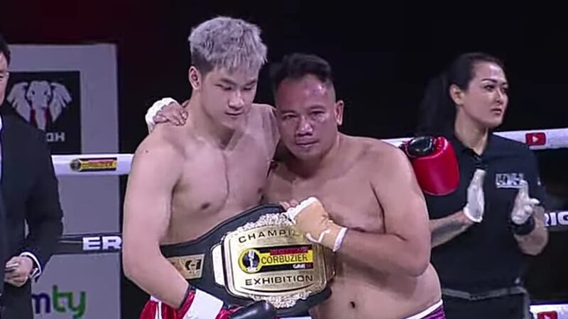 Berita artis: Vicky Prasetyo menyatakan menyerah melawan Azka Corbuzier saat akan memasuki ronde ketiga, ia pun menyerah dalam pertandingan karena cedera.