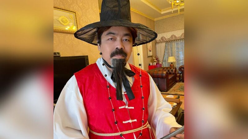 Berita artis: Inul Daratista bagikan potret suaminya, Adam Suseno kenakan gwanbok, sebuah pakaian ala prajurit Korea zaman dulu.