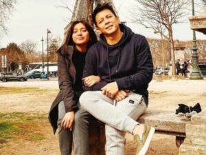 Berita artis: Ariel NOAH berfoto bareng dengan putri kandungnya, netizen menyangka kalau itu pacar baru Ariel, Kamis 3 Maret 2022.