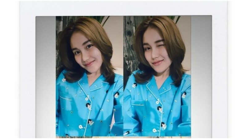 Berita artis: piyama yang dikenakan Ayu Ting Ting bikin salfok netizen. Piyama tersebut ternyata adalah merchandise buatan Jin BTS.