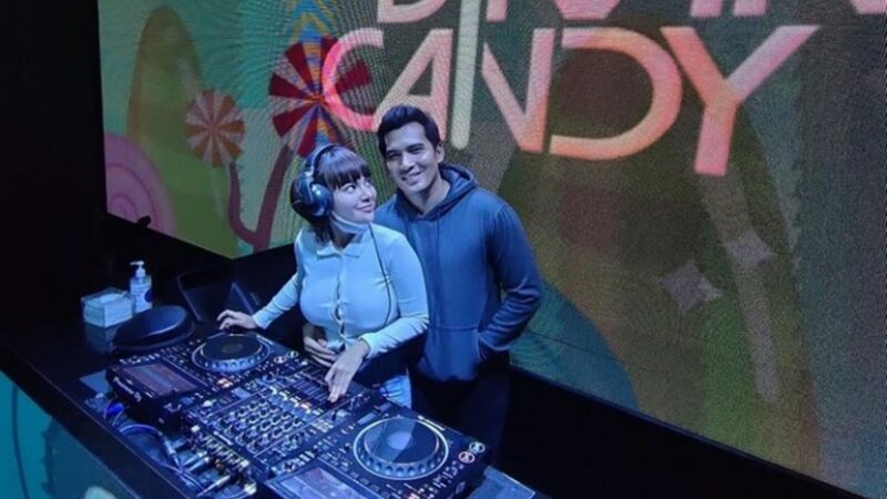 Berita artis: Ridho Ilahi kembali memposting foto dirinya bersama dengan Dinar Candy di akun Instagram pribadinya @ridhoillahi_real.