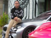 Berita artis: Crazy Rich Bandung, Doni Salmanan resmi ditahan di Bareskrim Mabes Polri atas dugaan kasus penipuan aplikasi Quotex.