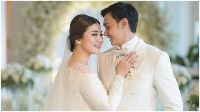 Berita artis: Felicya Angelista memberikan kejutan untuk suaminya Imanuel Caesar Hito di hari anniversary 9 tahun mereka di Roma, Italia.