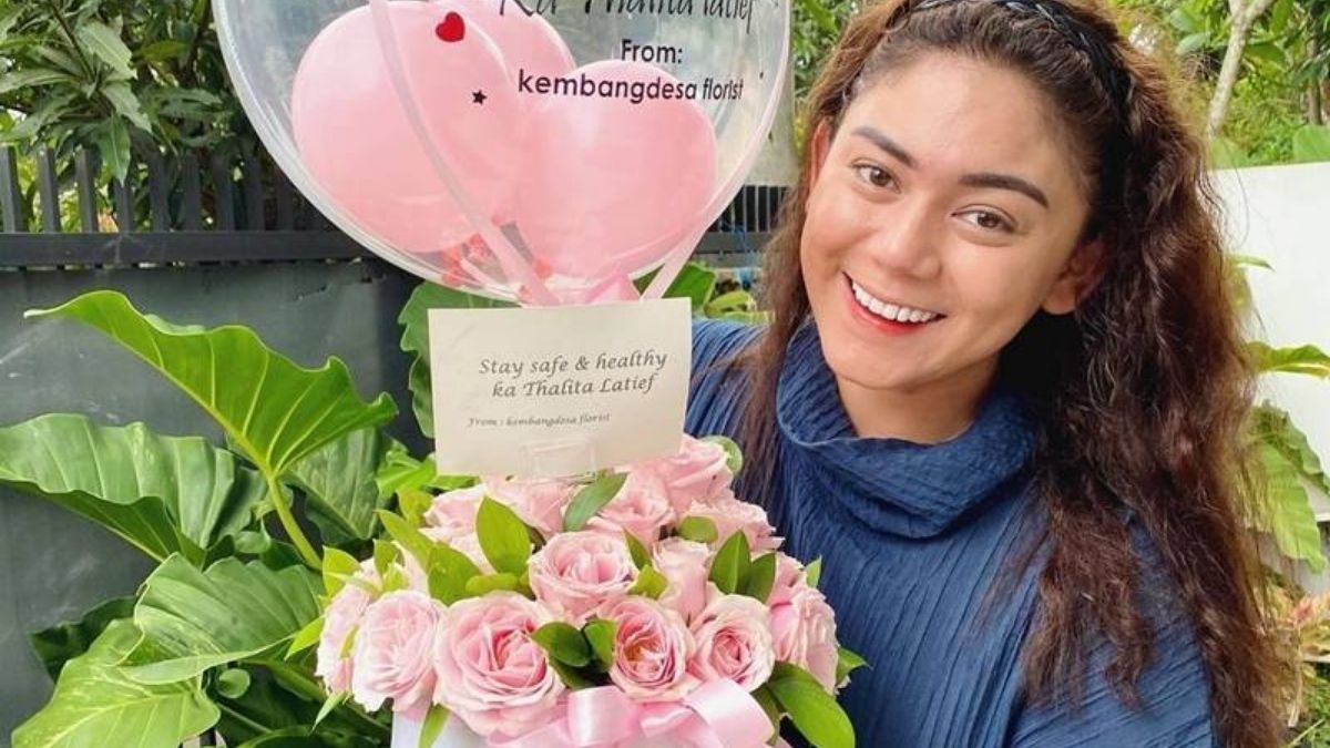 Hot gosip: Lima artis Tanah Air ini memilih bercerai dengan suaminya lantaran tidak tahan dugaan KDRT yang dilakukan sang suami.