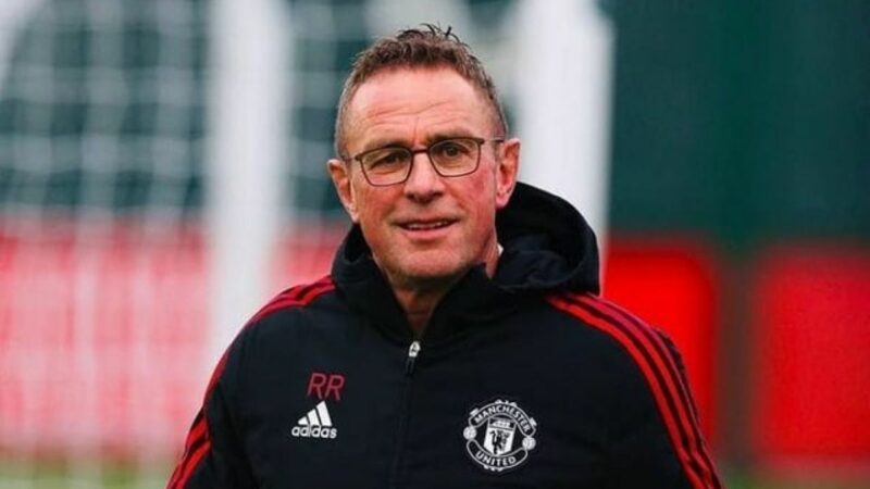 Pelatih Manchester United, Ralf Rangnick, membantah timnya tengah mengalami keretakan di ruang ganti.