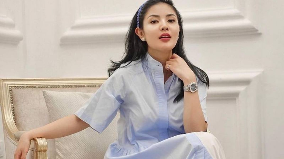 Hot gosip: Lima artis Tanah Air ini memilih bercerai dengan suaminya lantaran tidak tahan dugaan KDRT yang dilakukan sang suami.