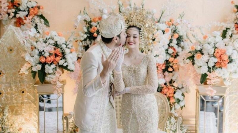 Gak Cuma Rizky Billar dan Lesty Kejora, 4 Selebriti Ini Juga Gelar Pernikahan Mewah di Tribrata
