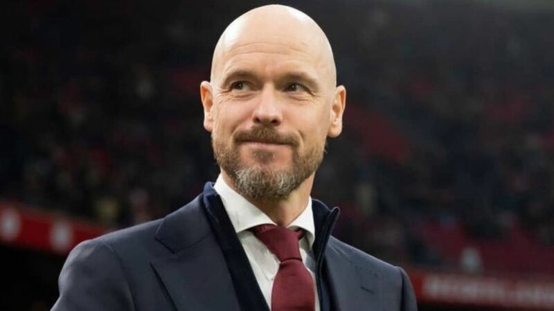 Berita bola: Erik ten Hag kesal manajemen Ajax dengan mudah menjual pemain kunci ke klub lain. Erik pun dikabarkan akan hengkang ke Manchester United.