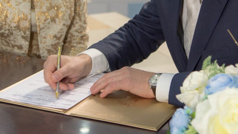 Berita terbaru: Pengantin pria ini salah ucap mas kawin saat pengucapan ijab kabul, tamu undangan sontak tak kuasa tahan tawa.