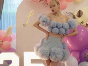 Berita artis: Lisa Blackpink baru saja berulang tahun yang ke-25 tahun pada Minggu (27/3/2022), berikut beberapa potret cantiknya.