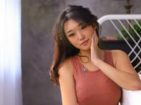 Berita artis: Livy Renata terciduk oleh netizen kerja menjadi pelayan di sebuah cafe di Australia, Rabu 2 Maret 2022.