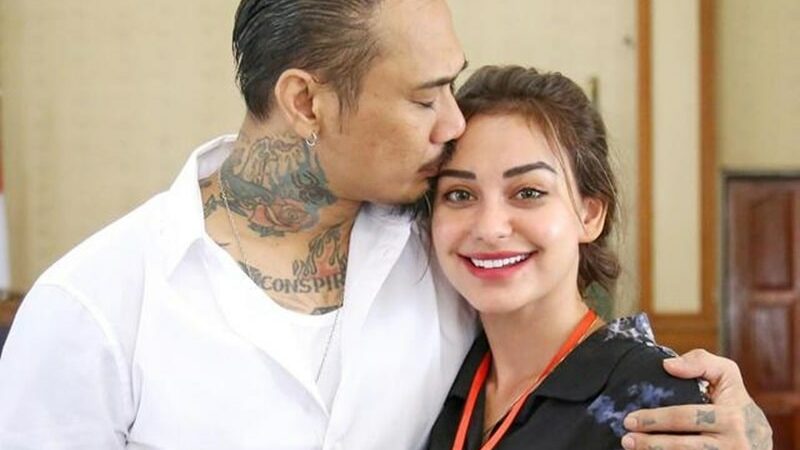 Berita artis: Nora Alexandra sebut teman Jerinx SID yang menghasut sang suami dan membuat rumah tangganya hancur lewat insta story-nya.