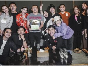 Berita artis: Fuji dan Thariq Halilintar terlihat bersama dalam perayaan ultah Anang ditengah isu tak sedap tentang hubungan mereka.