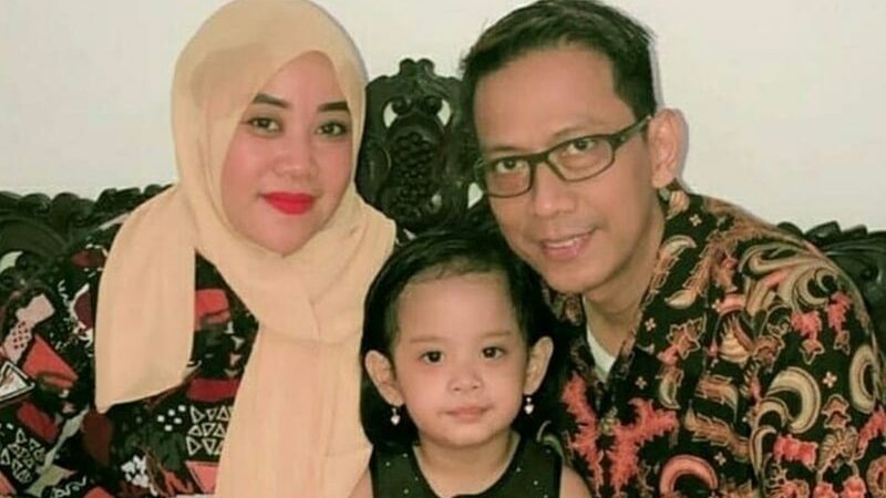 Berita artis: Doddy Sudrajat digugat cerai istrinya Puput. Namun, warganet menilai berita perceraian keduanya itu adalah cerai settingan.