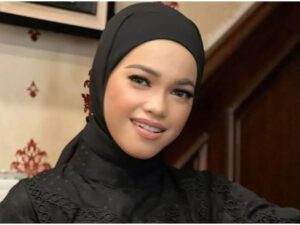 Berita artis: Ressa yang memiliki vokal mirip Nike Ardila telah merilis single pertama karya Melly Goeslow berjudul Beban Cinta 2.