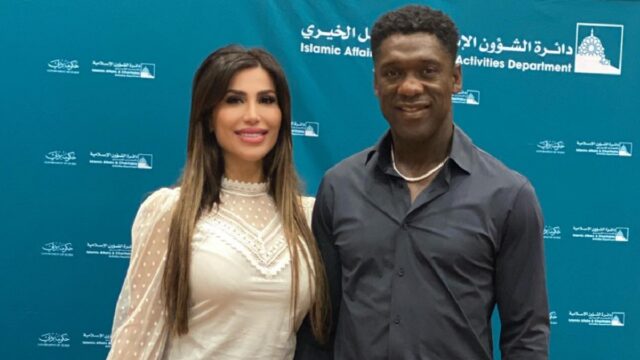 Berita Bola: Pemain sepak bola asal Belanda Clerence Sedorf menyatakan dirinya sebagai muslim. Hal itu ia sampaikan melalui laman media sosialnya.