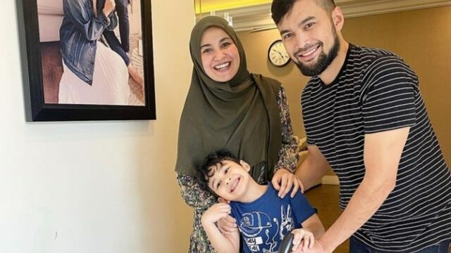 Berita artis: Shireen Sungkar merasa bersyukur ketika melihat tingkah laku anak pertamanya yang kecanduan sholat tahajud.