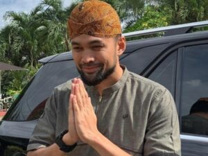 Berita artis: nama artis Teuku Wisnu disematkan oleh anak kelas 5 SD di jawaban soal tentang pahlawan Aceh yang berani melawan Belanda.  