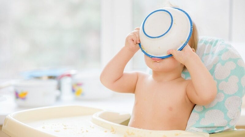 Berita artis:  pengguna TikTok ini membagikan tips pertolongan pertama yang dapat dilakukan oleh para orangtua saat bayinya tersedak.