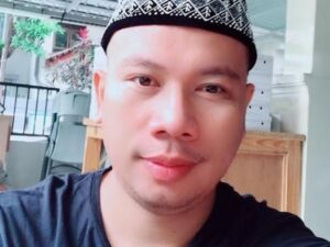 Berita artis: Vicky Prasetyo, mantan suami dari Kalina Oktarani ini turut berduka atas meninggalnya ibunda Kalina Oktarani, Erlan Wardhania.