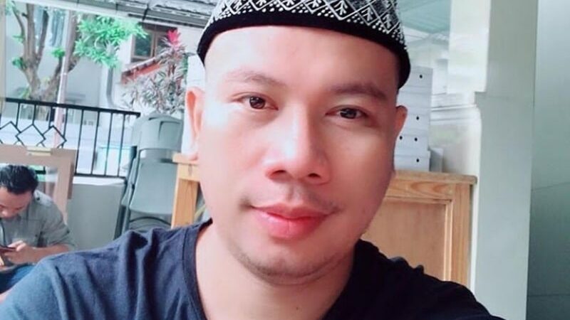 Berita artis: Vicky Prasetyo, mantan suami dari Kalina Oktarani ini turut berduka atas meninggalnya ibunda Kalina Oktarani, Erlan Wardhania.