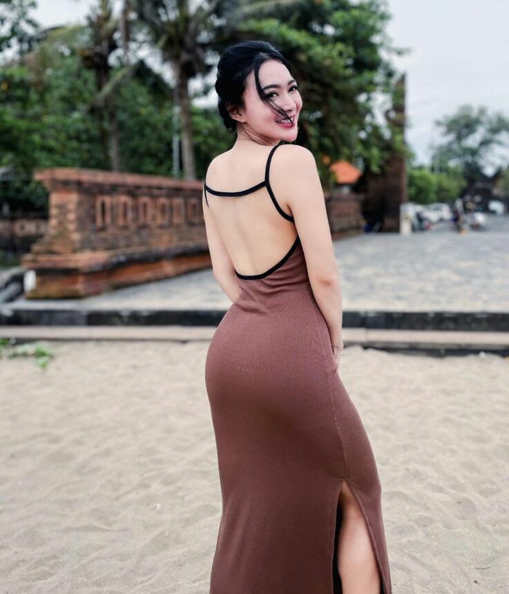 Unggah Foto Punggung Terbuka, Wika Salim Disebut Pemersatu Bangsa 6 Lampiran Gambar
