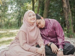 Berita artis: Nadzira Safa kenang masa awal dilamar Ameer Azzikra, dilamar secara tiba-tiba saat ajakan buka puasa bersama.