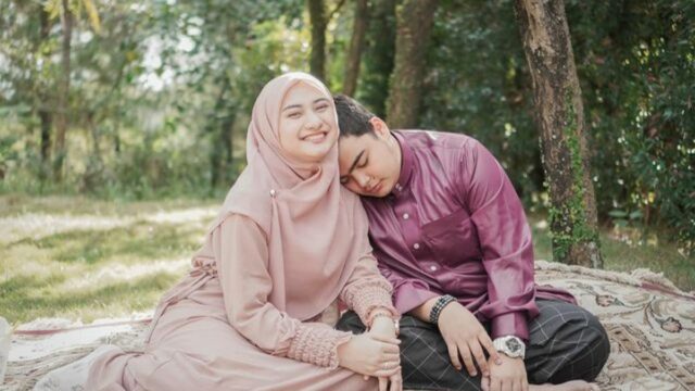 Berita artis: Nadzira Safa kenang masa awal dilamar Ameer Azzikra, dilamar secara tiba-tiba saat ajakan buka puasa bersama.