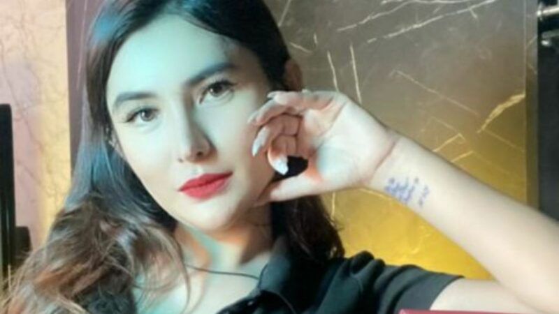 Berita artis: Angela Lee tidak ingin punya anak lagi dari pernikahan kedua dengan alasan takut gendut.