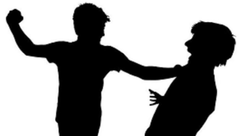 Berita Terbaru: Video adu jotos antara seorang waria dengan pria di Jember, Jawa Timur (Jatim) viral di media sosial