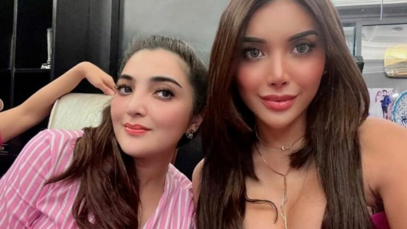 Berita artis: Millen Cyrus lakukan foto selfie dengan artis cantik Ashanty, ia pun disebut mirip dengan keponakannya itu, Selasa 1 Maret 2022.